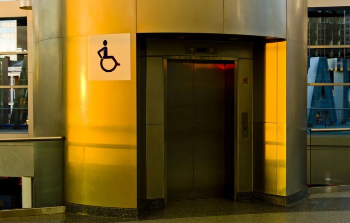 Installazione ascensore condominio disabile