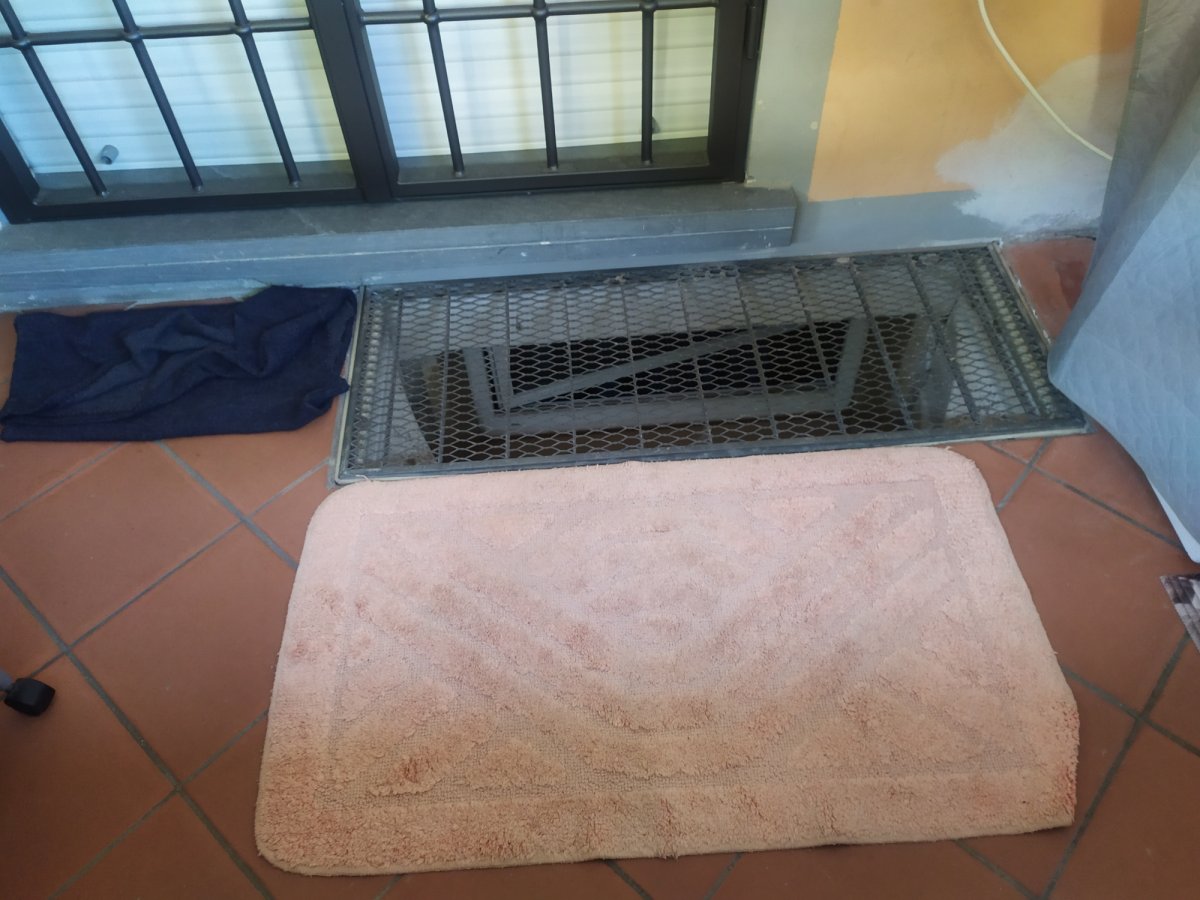 Veranda Su Terrazzo Altro Proprietario Sopra Bocca Di Lupo Con Finestra Cantina Mia Propriet