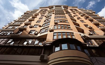 Chiudere con vetrate il balcone costituisce abuso edilizio? Nuova legge sulle verande