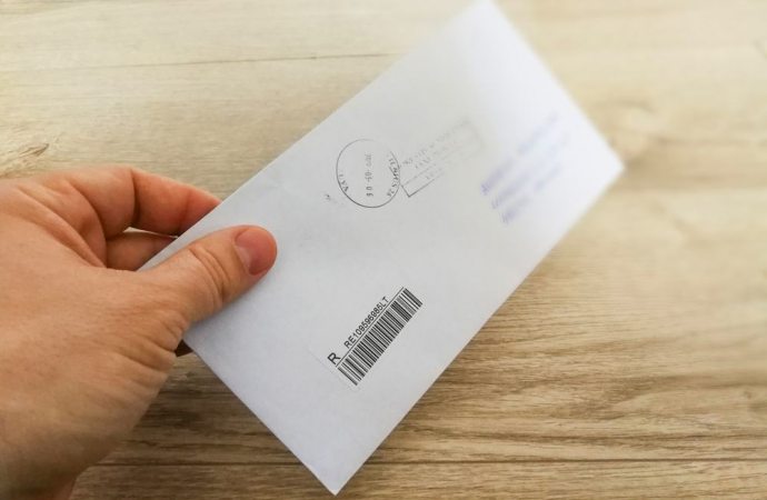 Spedire una lettera senza andare in posta