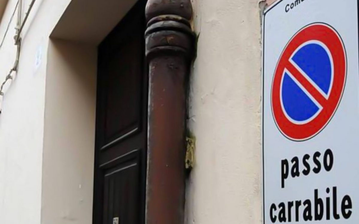 Passo carrabile nell'area di pubblico passaggio