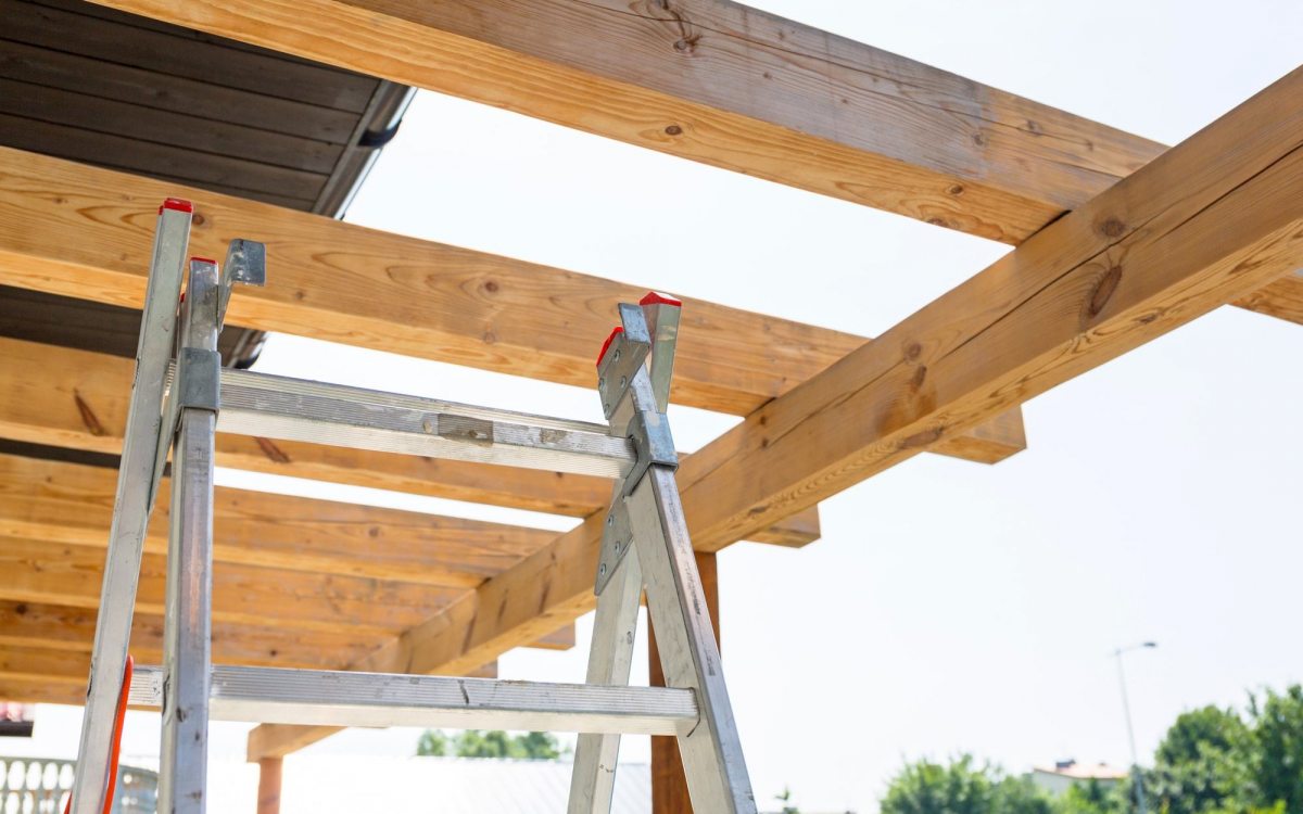 Realizzazione di una tettoia sulla terrazza privata, è possibile senza