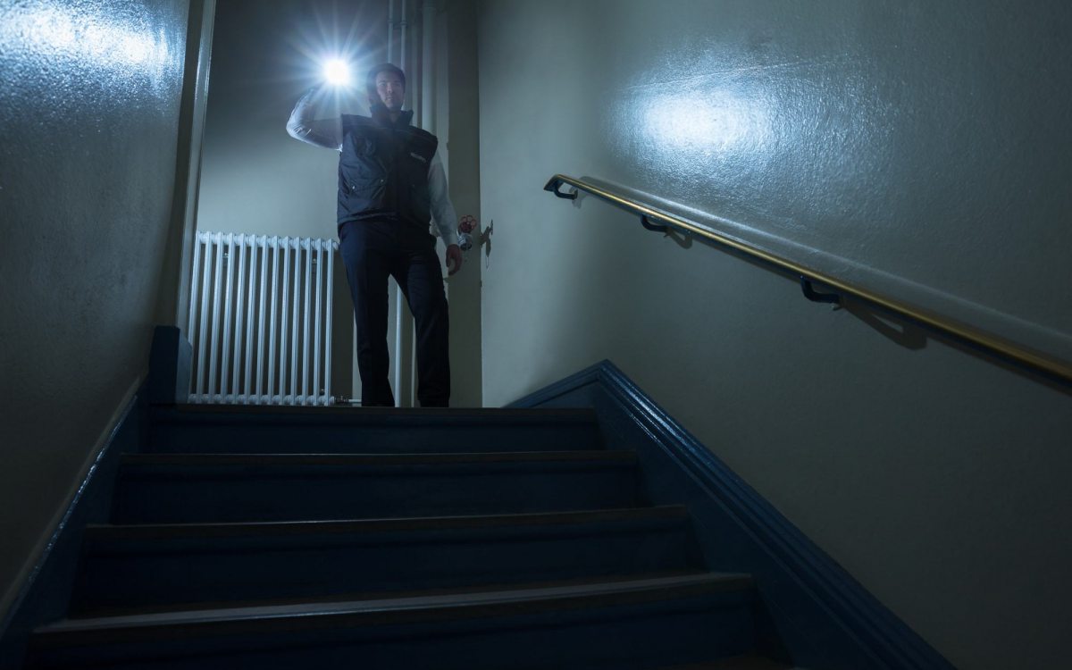Le scale del condominio: il problema della luce di sicurezza