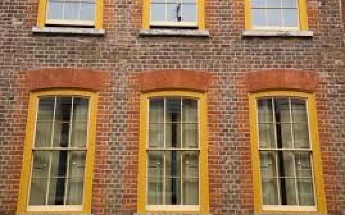 Doppie finestre installate dal condomino: può esserci un problema con il decoro