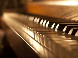 Uso del pianoforte in condominio. Quando è legittimo e quali sono i limiti? Le norme cui fare riferimento per valutare come agire