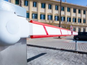 Divieto d'ingresso e di parcheggio della automobili di chi non è condomino: quando è legittimo?