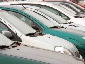Parcheggiare sui viali condominiali: è lecito? Come e quando è possibile vietarlo? Il ruolo dell'amministratore e quello dell'assemblea.