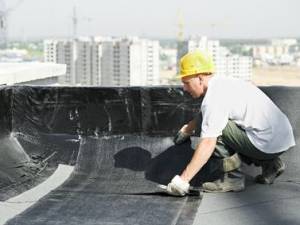 L'impresa paga i danni da infiltrazioni provocati dalla manutenzione del lastrico solare
