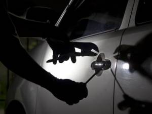 L'amministratore non è responsabile se al condomino gli rubano gli oggetti dentro l'auto.