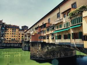 Trasformazione del balcone in veranda. Se manca la licenza di costruzione si rischia l'arresto.