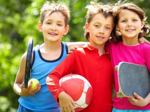 Che cosa fare se i bambini dei vicini giocano nel cortile condominiale nelle prime ore del pomeriggio?