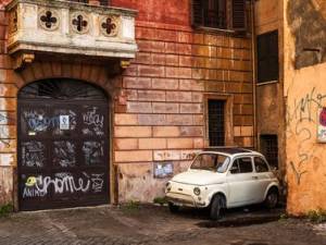 Vietato parcheggiare nel cortile se ciò rende difficile agli altri condomini raggiungere case e box auto