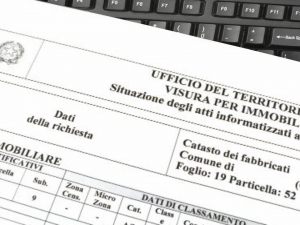 Chi reclama la proprietà di un immobile non può fondare le proprie pretese su quanto riportato nel catasto