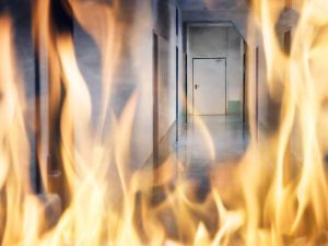 Incendio in casa: i danni li paga il proprietario o il conduttore?