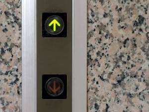 Per deliberare il restauro dell'ascensore serve la partecipazione di tutti i condomini