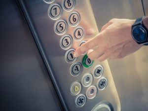 Come subentrare nella proprietà dell'ascensore, procedura e calcolo dei costi