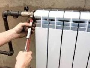 Installazione delle valvole termostatiche in condominio. Gli elettricisti non sono abilitati.