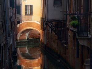 L'assemblea del condominio non ha i poteri per decidere oltre i limiti dell'articolo 1135 c.c.