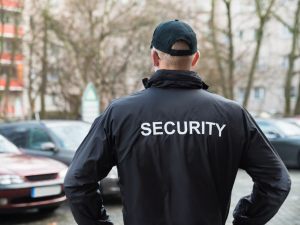 Clausola nulla se esonera l'istituto di vigilanza da responsabilità per inadempimento.