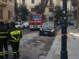 Crollo di un intero balcone. I danni sono a carico del proprietario. Un principio innovativo del Tribunale di Palermo