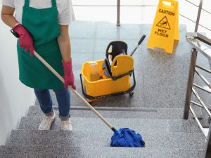 Si può vietare al condòmino di pulire le scale?