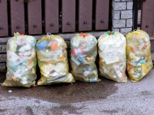 Isola ecologica. Attenzione alla collocazione dei bidoni: può produrre effetti negativi sulla proprietà dei condomini