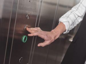 L'installazione di un impianto ascensore non rientra nella ristrutturazione edilizia.
