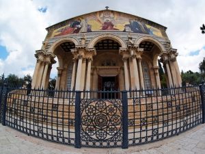 Se le assemblee condominiali vengono effettuate in un oratorio il condomino ateo o musulmano è legittimato a disertarla?