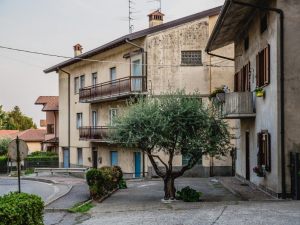 Spese di rifacimento dei parapetti della terrazza di proprietà esclusiva: chi paga?