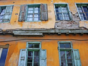 Casa inabitabile. Il venditore restituisce gli oneri condominiali