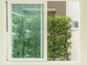 Aperture di porte e finestre. Necessario il permesso di costruire perché modificano l'aspetto originario del fabbricato
