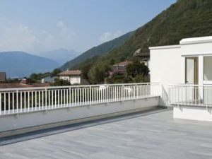 Accesso alla terrazza condominiale. I poteri dell'assemblea tra tutela della sicurezza e utilizzo del bene comune