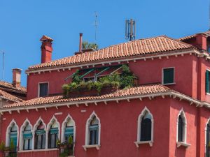 Condominio minimo. Sono rimborsabili solo le spese di manutenzione urgente delle parti comuni