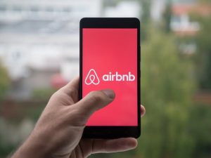 Affitti brevi, anche Airbnb dovrà riscuotere la cedolare secca