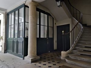 Che cosa si deve fare per cambiare destinazione d'uso alla casa del portiere?