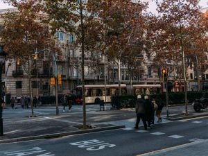 Il regolamento può imporre all'acquirente di versare gli oneri condominiali spettanti al precedente condòmino?
