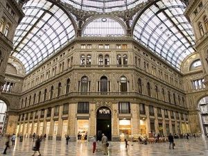 Caso Galleria Umberto I° Napoli. Il TAR respinge il ricorso del condominio. Soltanto le coperture sono di proprietà pubblica e non i cornicioni.