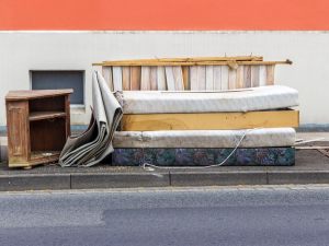La mera invocazione del fatto notorio come “emergenza rifiuti” legittima la riduzione della tarsu?