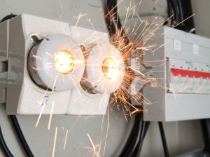 Riparazione autoclave. Il committente è responsabile per l'affidamento dei lavori ad un tecnico non certificato