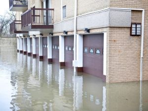 Danni da esondazione. L'abuso edilizio esclude responsabilità della p.a.