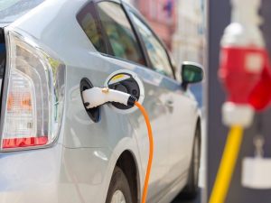 Installazione delle colonnine ricarica per auto elettriche anche nei box privati: ecco come fare