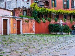 Regolamento di condominio del 1923. la Cassazione assimila l'affitto turistico alle vecchie “case di alloggio”