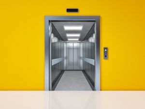 Infortunio in ascensore: chi è responsabile? Attenzione a chiamare sempre in causa il condominio in qualità di custode del fabbricato
