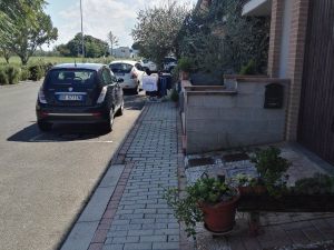 Intervento del Comune su un marciapiede condominiale: quando scatta lo spoglio o turbativa del possesso?