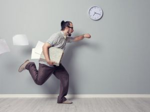 La registrazione tardiva può sanare la nullità della locazione quando il canone è quello realmente pattuito fin dall'inizio