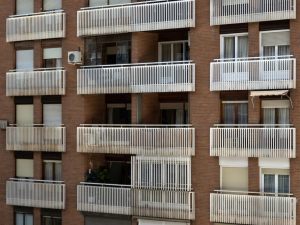 Gravi difetti e legittimazione dell'amministratore di condominio per i danni subiti alle singole unità immobiliari.