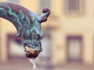 Le distanze delle costruzioni dalle acque pubbliche