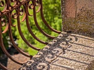 Sostituzione pavimentazione balcone, quando a pagare è il condominio