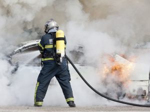 Danni alla facciata da incendio auto