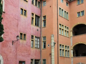 Il regolamento condominiale di natura assembleare, caratteristiche, peculiarità e limiti intrinseci.